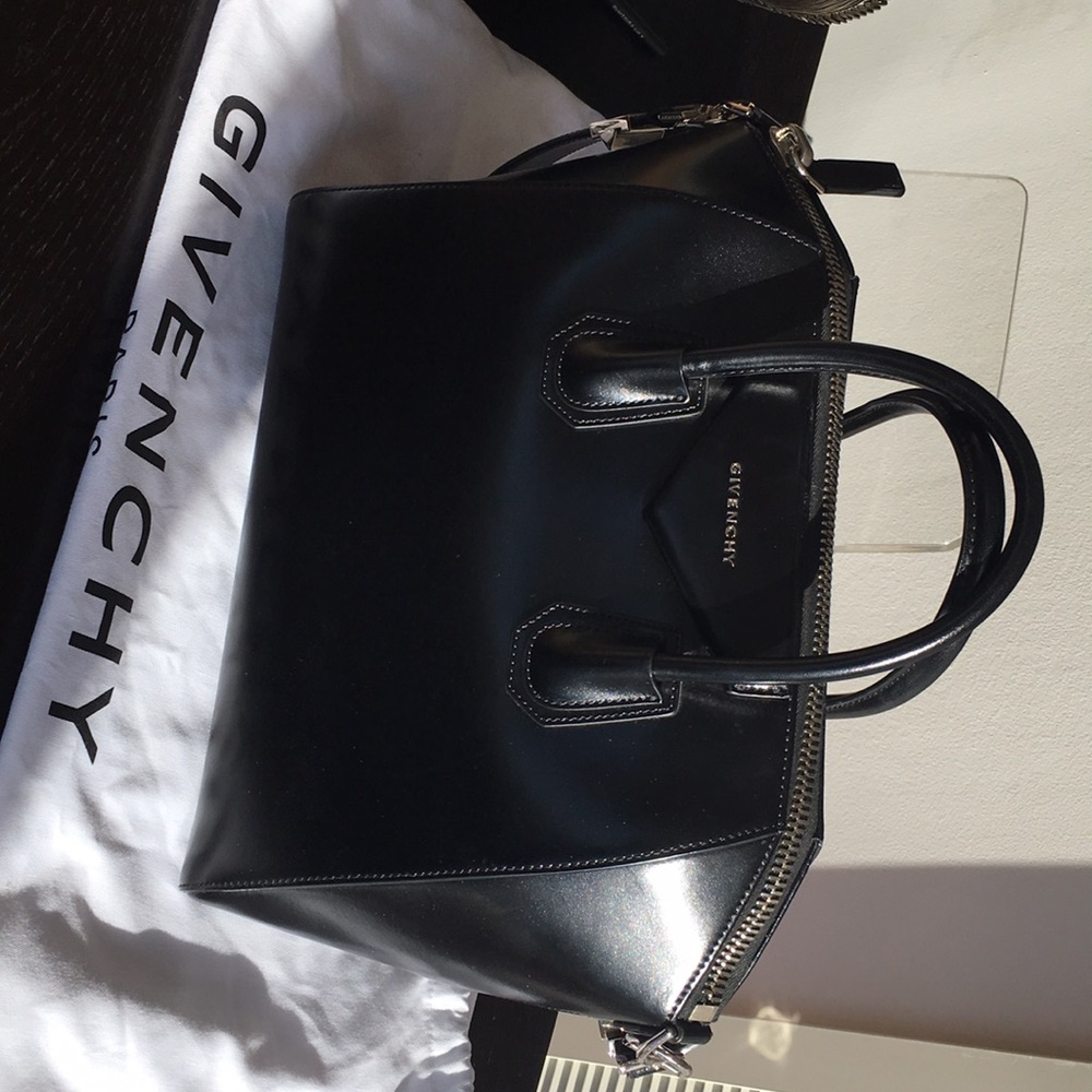 Givenchy Antigona authentic medium bag 100% calf